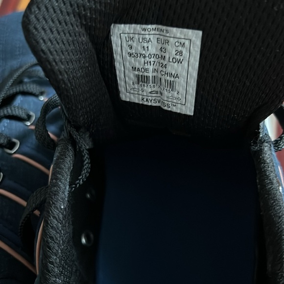 Ladies size 11 K Swiss - Picture 4 of 5